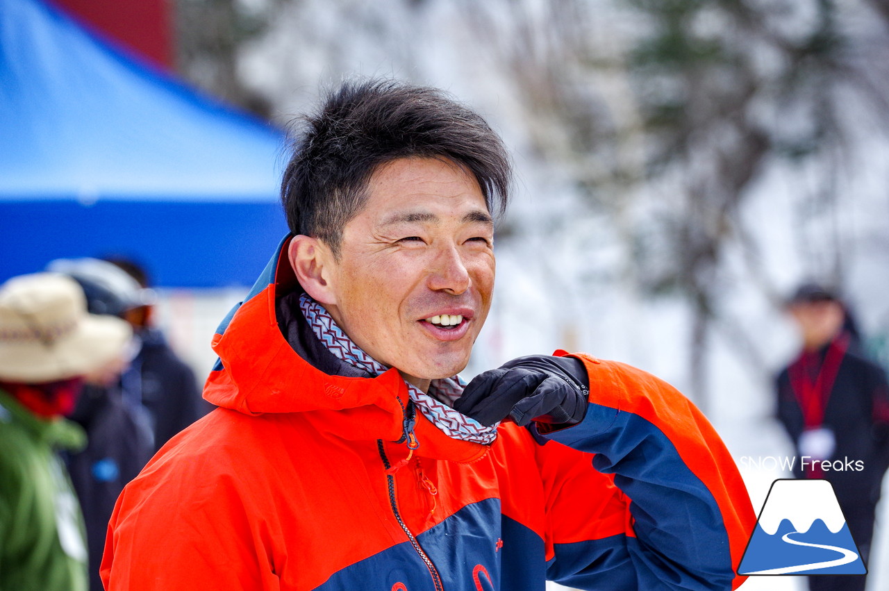 札幌国際スキー場 Mt.石井スポーツ ISHII SKI ACADEMY 校長・斉藤人之さんによる『斉藤塾』開講。本日のテーマは、「春雪！コブからスキーのたわみを楽しむ！！」(^^)v